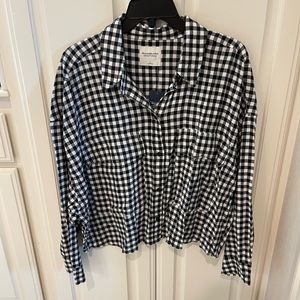 Abercrombie and Fitch Black and white cropped flannel shirt
